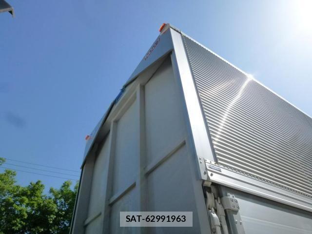Nissan QUON 2020-11 7359441-8