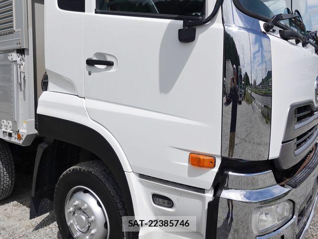 Nissan QUON 2016-08 7359444-4