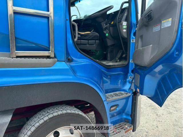 Nissan QUON 2019-01 7359442-19