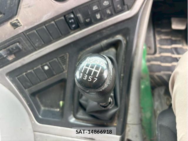 Nissan QUON 2019-01 7359442-21