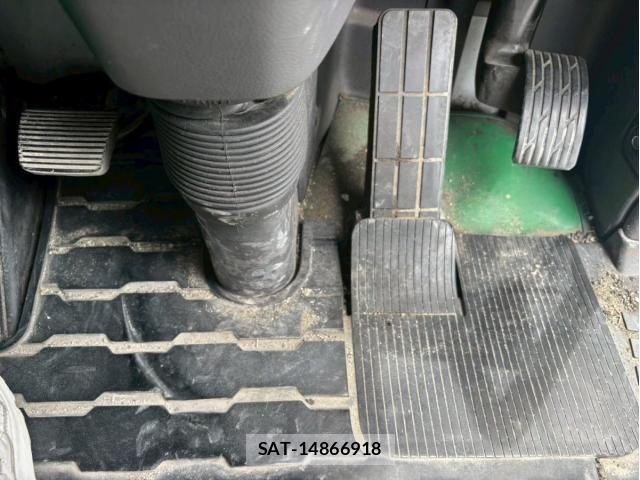 Nissan QUON 2019-01 7359442-22