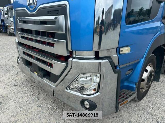Nissan QUON 2019-01 7359442-8