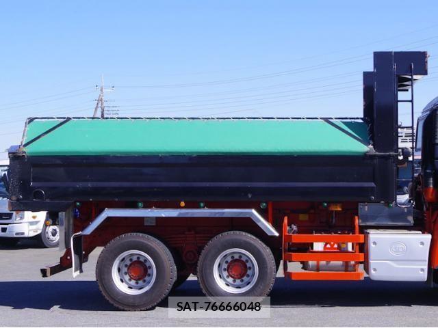 Nissan QUON 2017-09 7359440-16