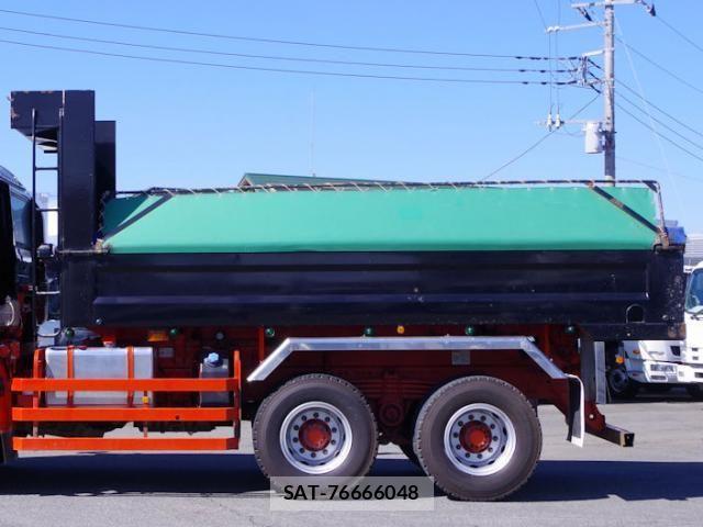 Nissan QUON 2017-09 7359440-17