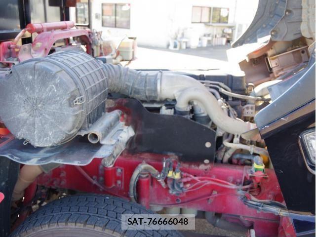 Nissan QUON 2017-09 7359440-23