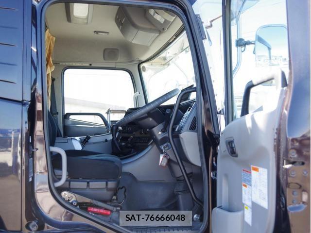 Nissan QUON 2017-09 7359440-28