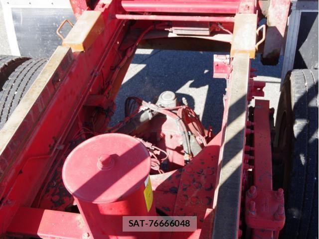 Nissan QUON 2017-09 7359440-7