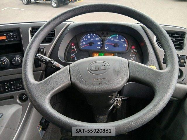 Nissan QUON 2015-03 7359452-14