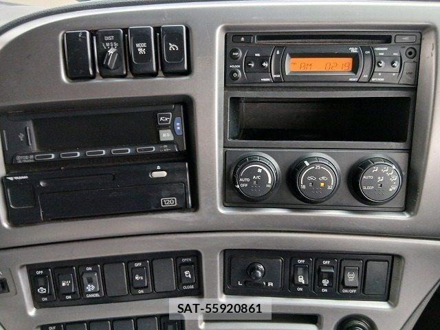 Nissan QUON 2015-03 7359452-15