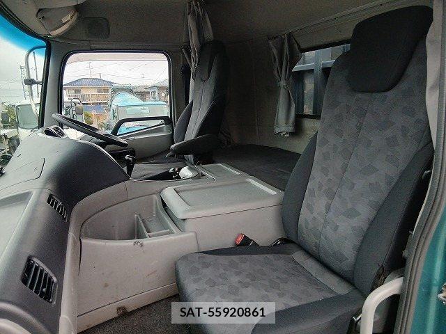 Nissan QUON 2015-03 7359452-17