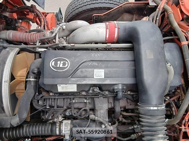 Nissan QUON 2015-03 7359452-18