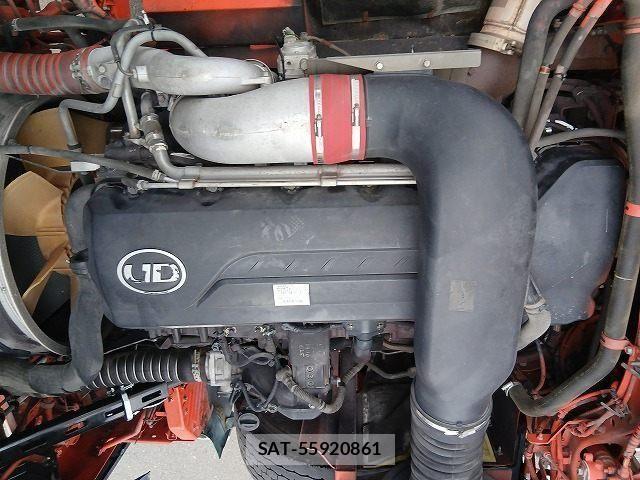Nissan QUON 2015-03 7359452-19