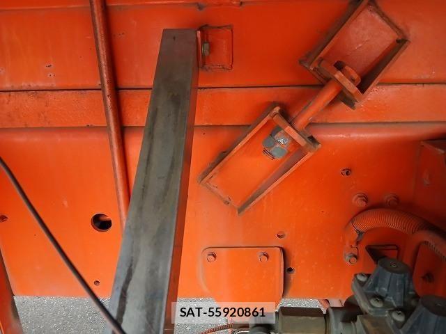 Nissan QUON 2015-03 7359452-21