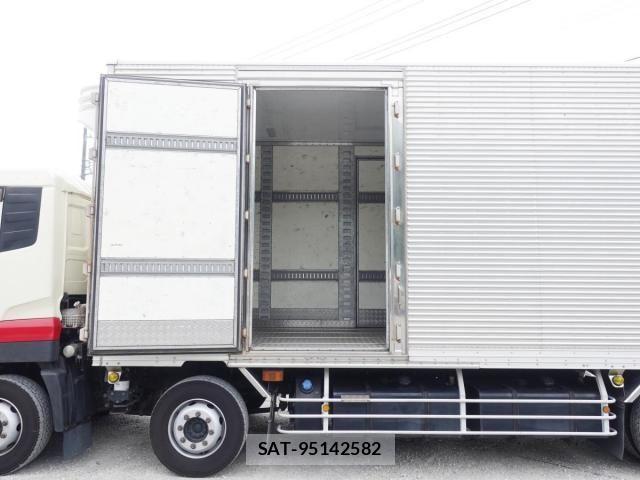 Nissan QUON 2018-10 7359448-9