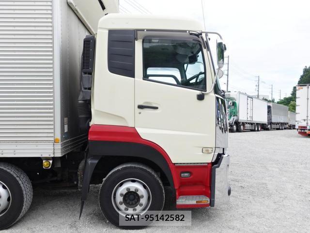 Nissan QUON 2018-10 7359448-3