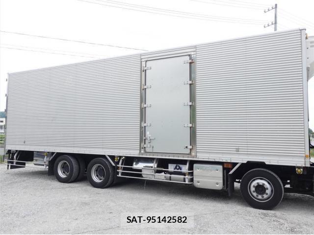 Nissan QUON 2018-10 7359448-4