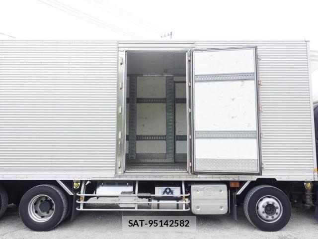 Nissan QUON 2018-10 7359448-6