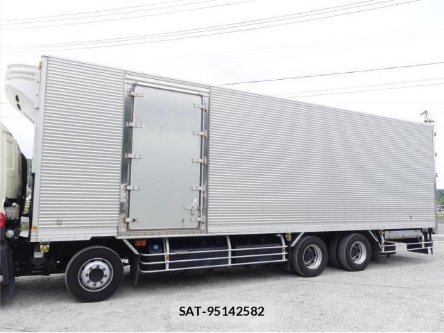 Nissan QUON 2018-10 7359448-8
