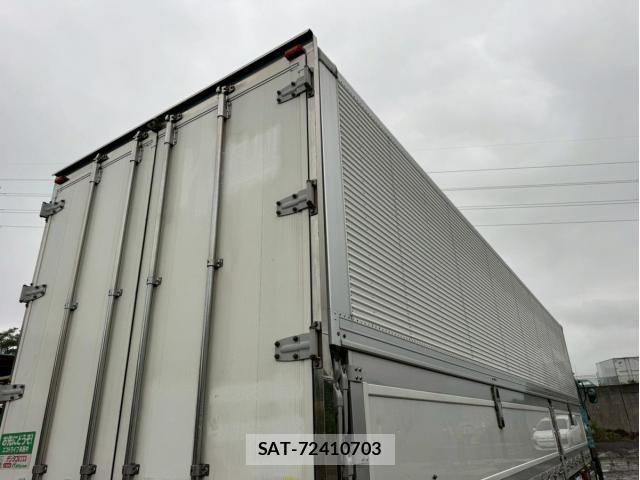 Nissan QUON 2016-01 7359450-10