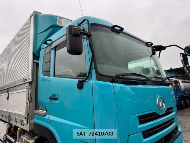 Nissan QUON 2016-01 7359450-12