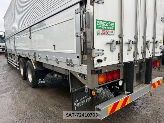 Nissan QUON 2016-01 7359450-17