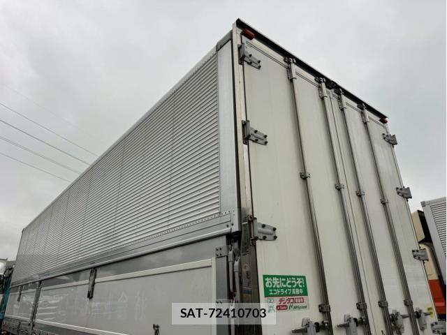 Nissan QUON 2016-01 7359450-18
