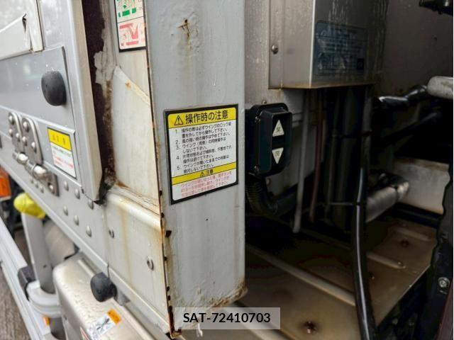 Nissan QUON 2016-01 7359450-22