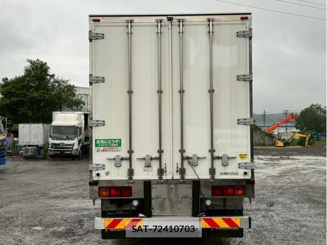 Nissan QUON 2016-01 7359450-6