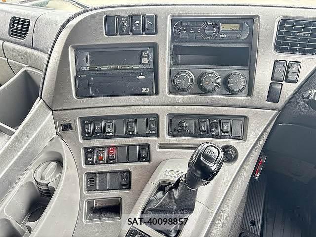 Nissan QUON 2015-03 7359447-12