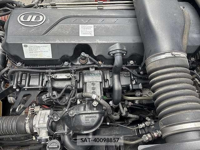 Nissan QUON 2015-03 7359447-16