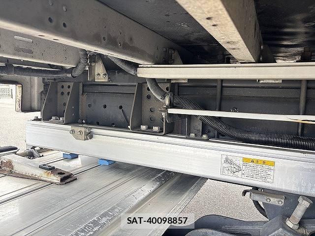 Nissan QUON 2015-03 7359447-17