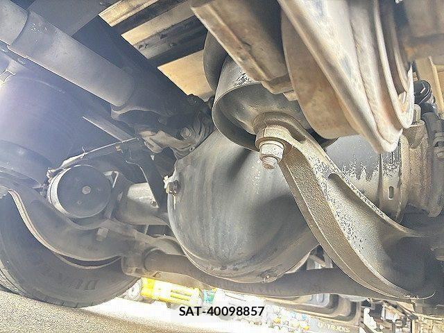 Nissan QUON 2015-03 7359447-19