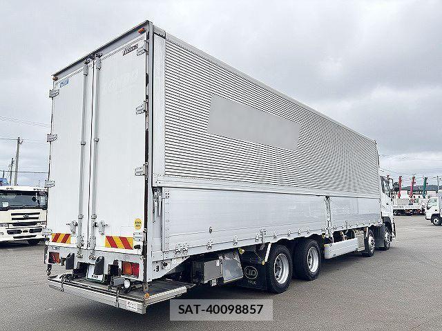 Nissan QUON 2015-03 7359447-2