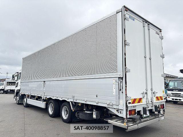 Nissan QUON 2015-03 7359447-3