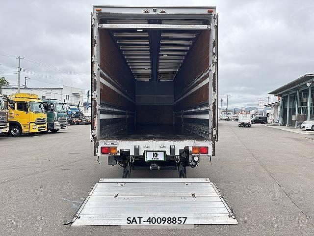 Nissan QUON 2015-03 7359447-6