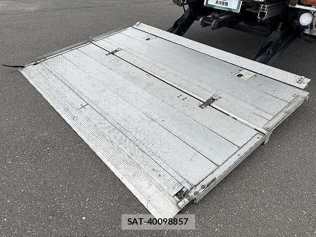 Nissan QUON 2015-03 7359447-7