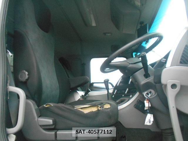 Nissan QUON 2015-04 7359438-10