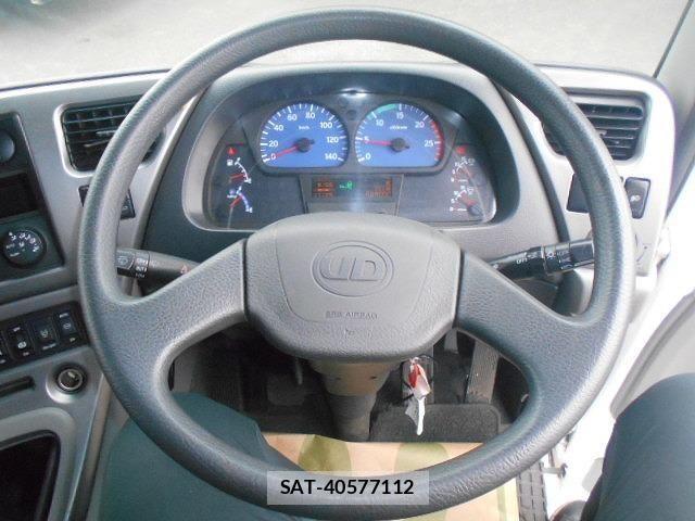 Nissan QUON 2015-04 7359438-11