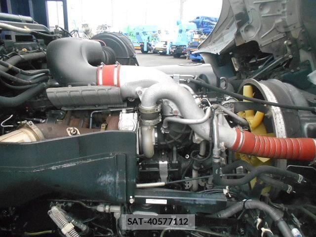 Nissan QUON 2015-04 7359438-16