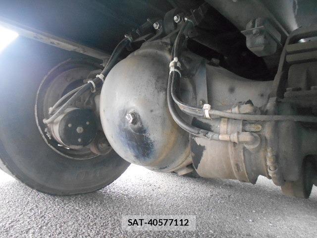 Nissan QUON 2015-04 7359438-19
