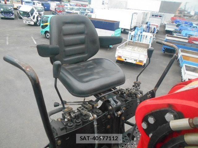 Nissan QUON 2015-04 7359438-6