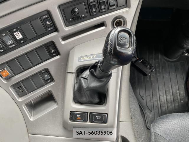 Nissan QUON 2017-03 7359449-23