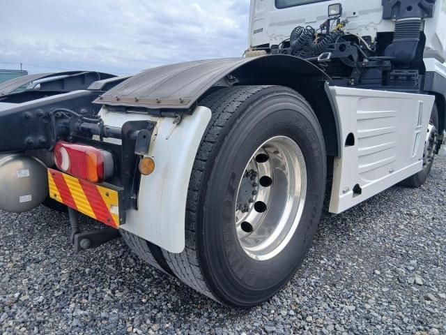 Nissan QUON 2019-09 7383927-11