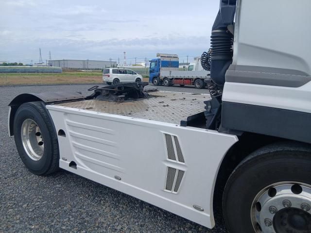 Nissan QUON 2019-09 7383927-15