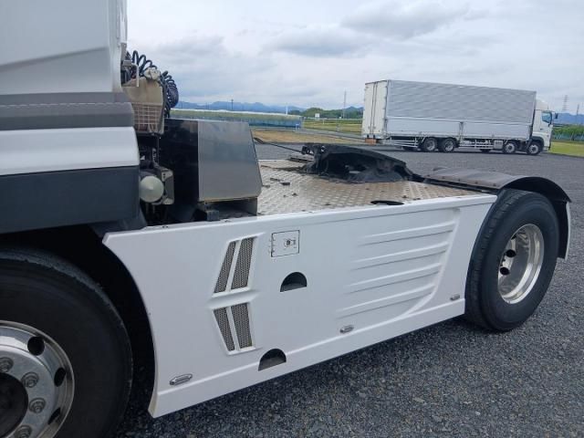 Nissan QUON 2019-09 7383927-16