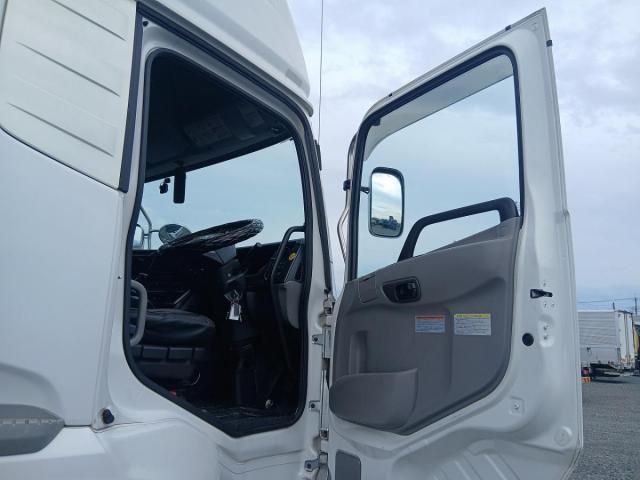 Nissan QUON 2019-09 7383927-17