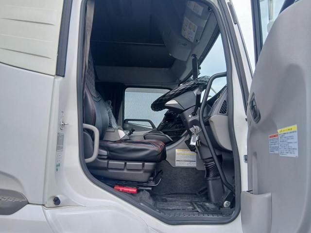 Nissan QUON 2019-09 7383927-18