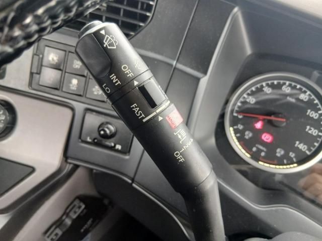 Nissan QUON 2019-09 7383927-23