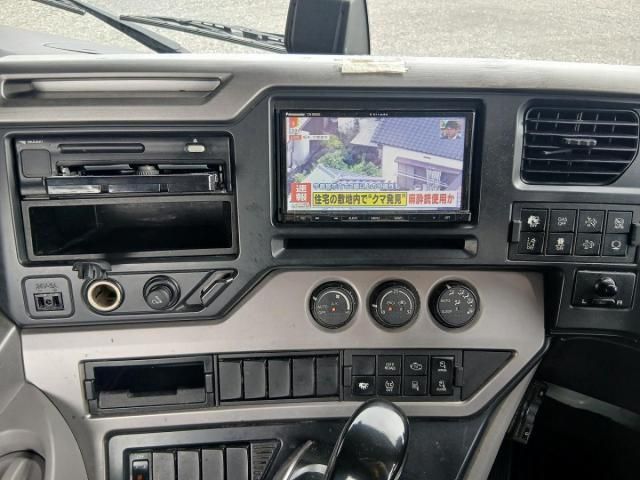 Nissan QUON 2019-09 7383927-24