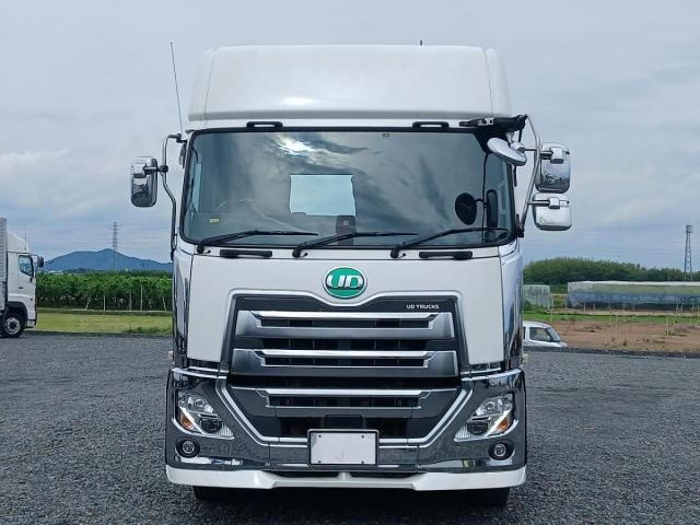 Nissan QUON 2019-09 7383927-2
